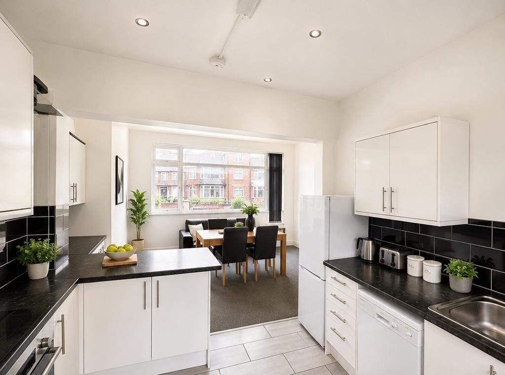 6 bed property in Princes Road, Stoke-On-Trent